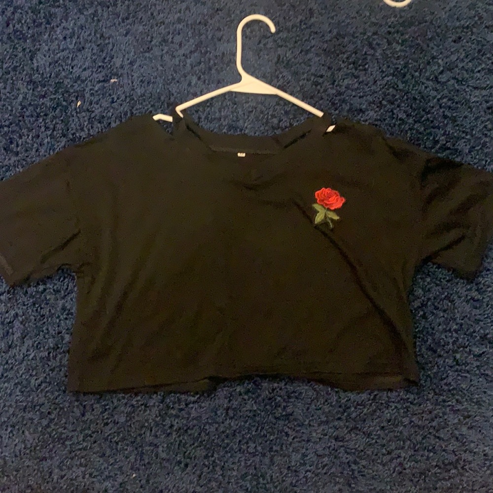 cropped black t shirt with red rose/medium